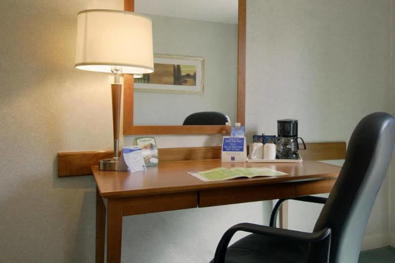 Comfort Inn Toronto North Esterno foto
