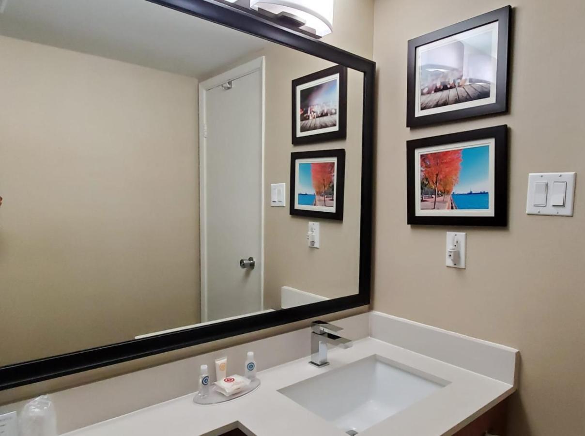 Comfort Inn Toronto North Esterno foto